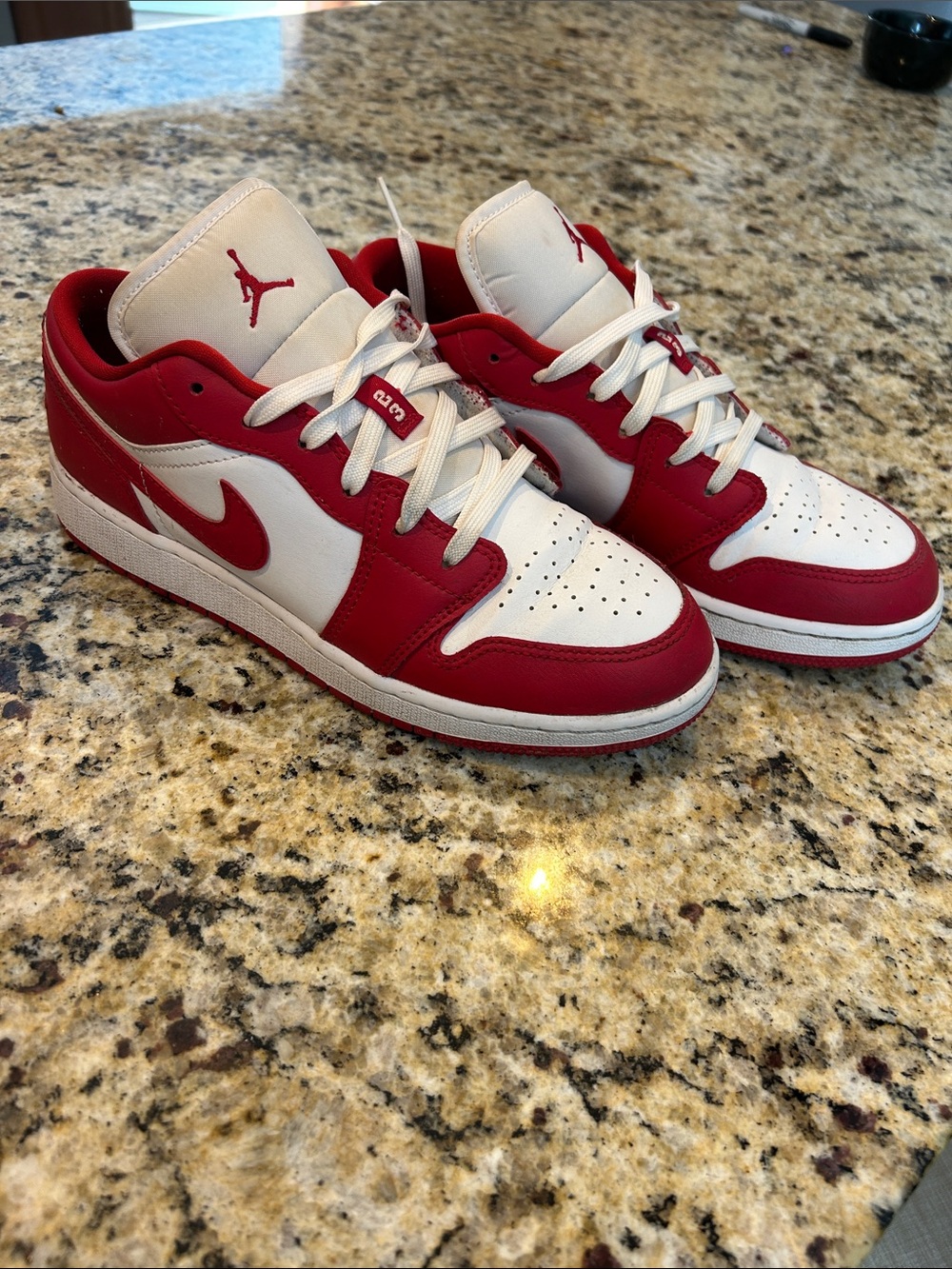 Red Jordan 1 Low - Picture 4 of 4